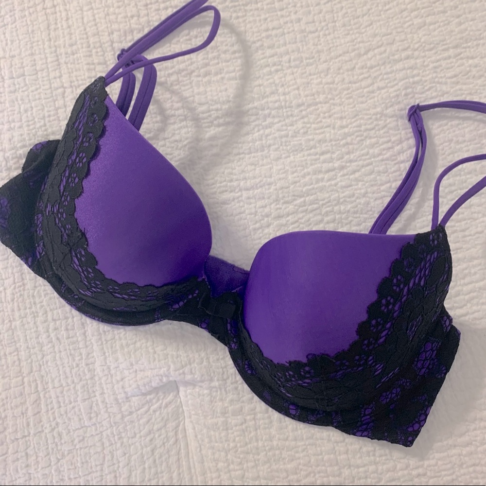 NWOT Victoria’s Secret lined demi bra, 32D